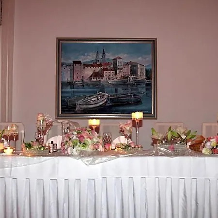 Sveti Kriz 4* Трогір