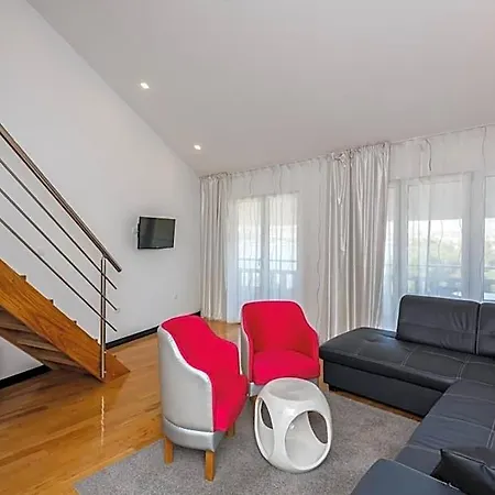 Sveti Kriz 4* Трогір